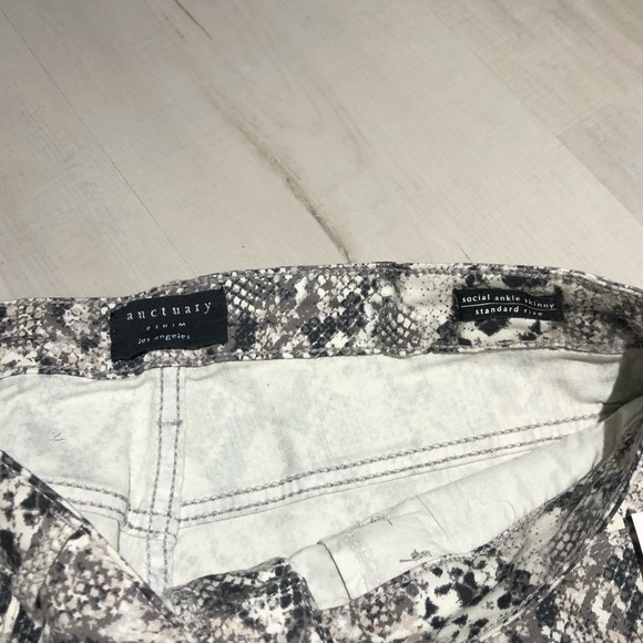 Sanctuary Social Ankle Skinny Jeans - Picture 8 of 10